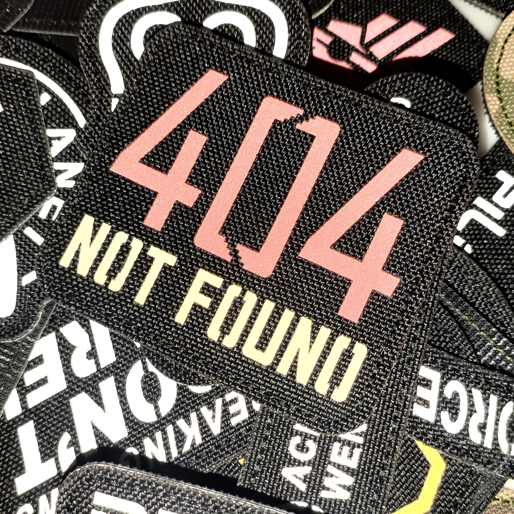 Estoy bien, vendaje cruzado, calavera, te parece bien, gesto divertido 404, NO FOUNO, mochila táctica, disfraz, parche de gancho y bucle bordado - imagen 4