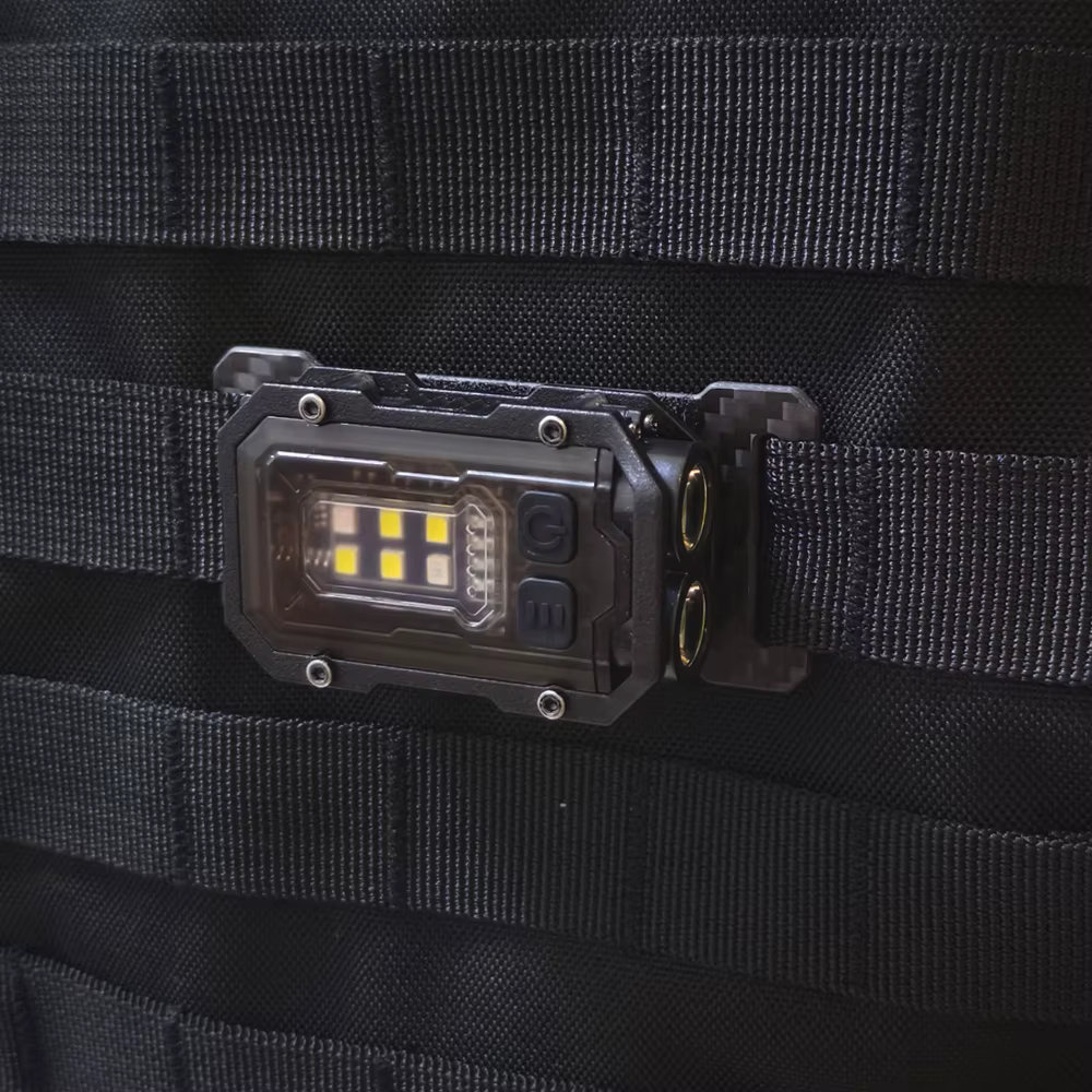 Linterna táctica EDC mini con clip MOLLE para mochila y cinturón - imagen 4