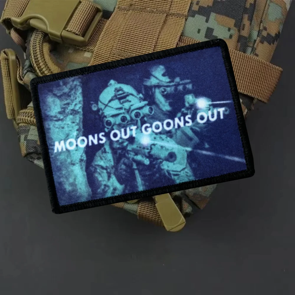 Parche táctico Moons Out Goons Out NVG con estampado de visión nocturna, emblema de gancho y bucle, insignia de moral militar, brazalete, pegatina para mochila Chevron - imagen 4