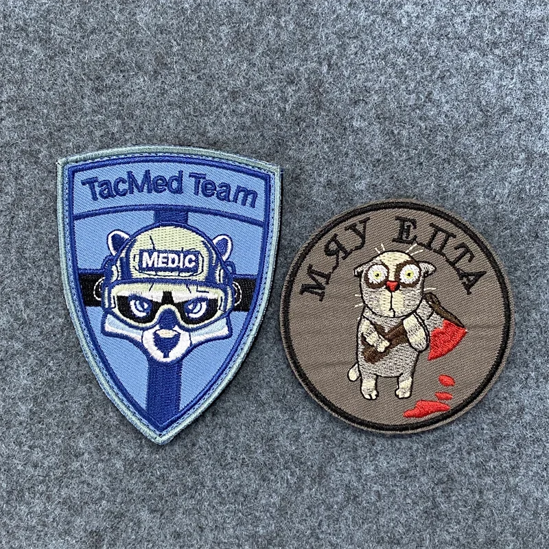 Parche bordado del equipo TacMed, hacha de gato de dibujos animados, insignias de moral táctica, apliques de gancho y bucle para ropa, parches de mochila - imagen 2