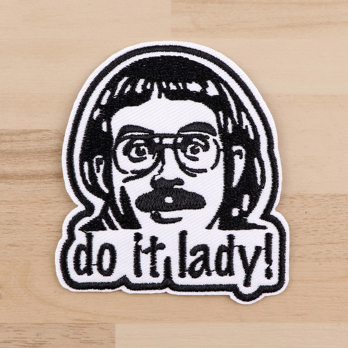 Parche bordado divertido Do It Lady – Termoadhesivo para ropa - imagen 5