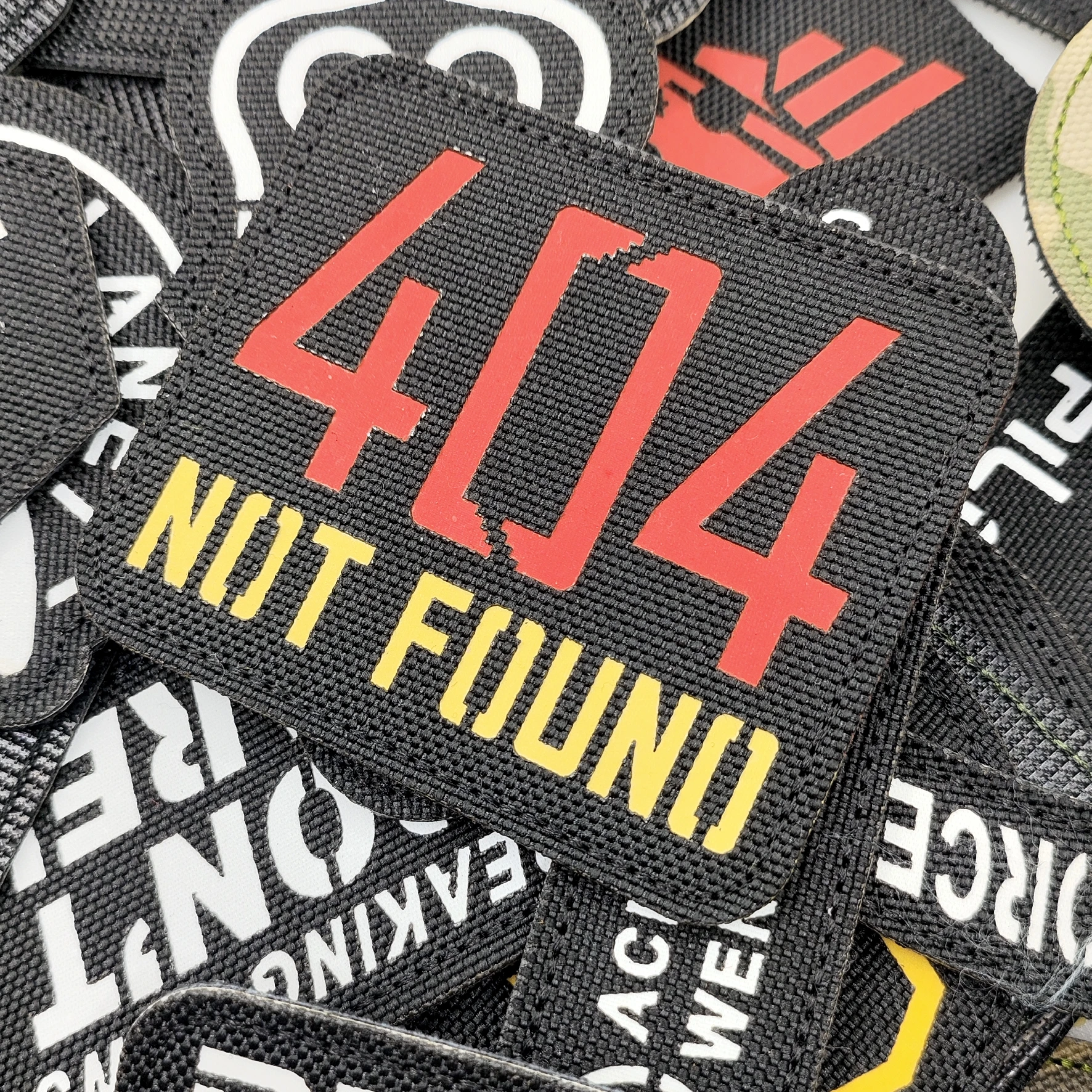 Estoy bien, vendaje cruzado, calavera, te parece bien, gesto divertido 404, NO FOUNO, mochila táctica, disfraz, parche de gancho y bucle bordado - imagen 3