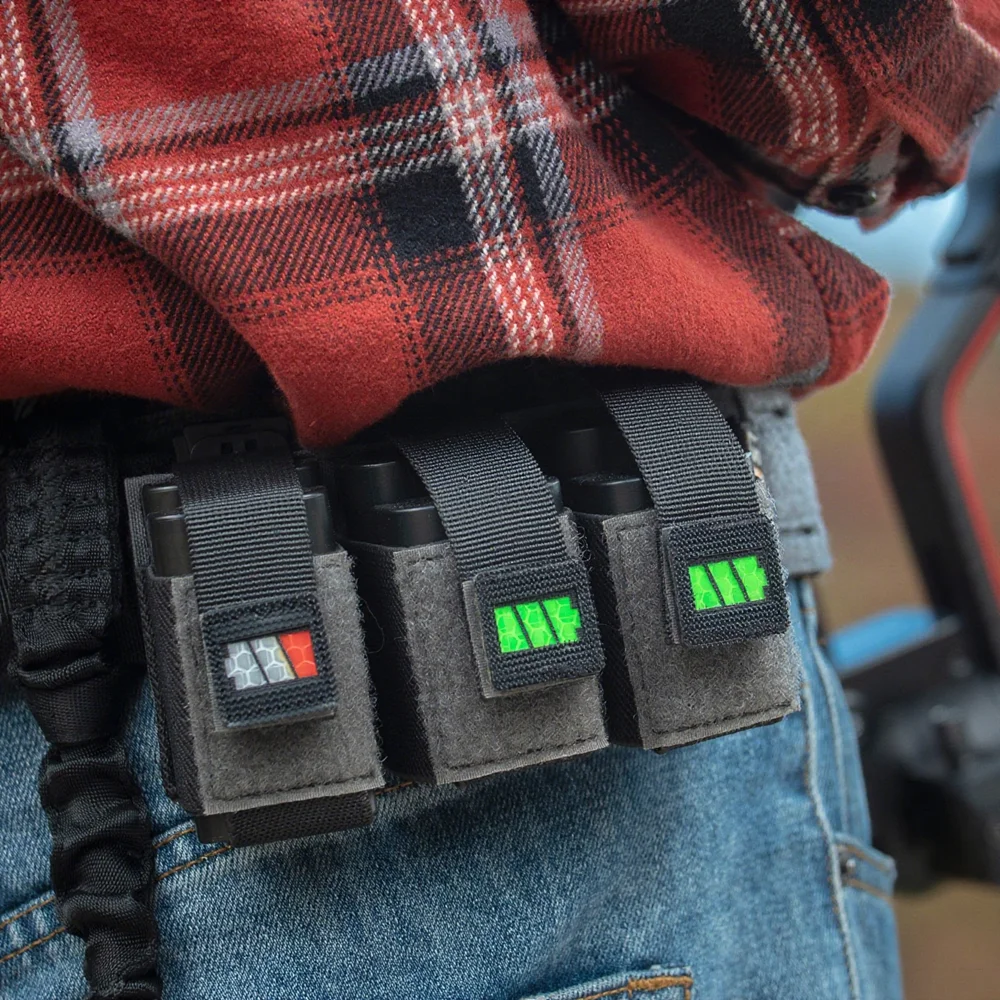 Brazalete táctico de nailon con parche reflectante de doble cara con batería para decoración de ropa y mochila de 1 pulgada