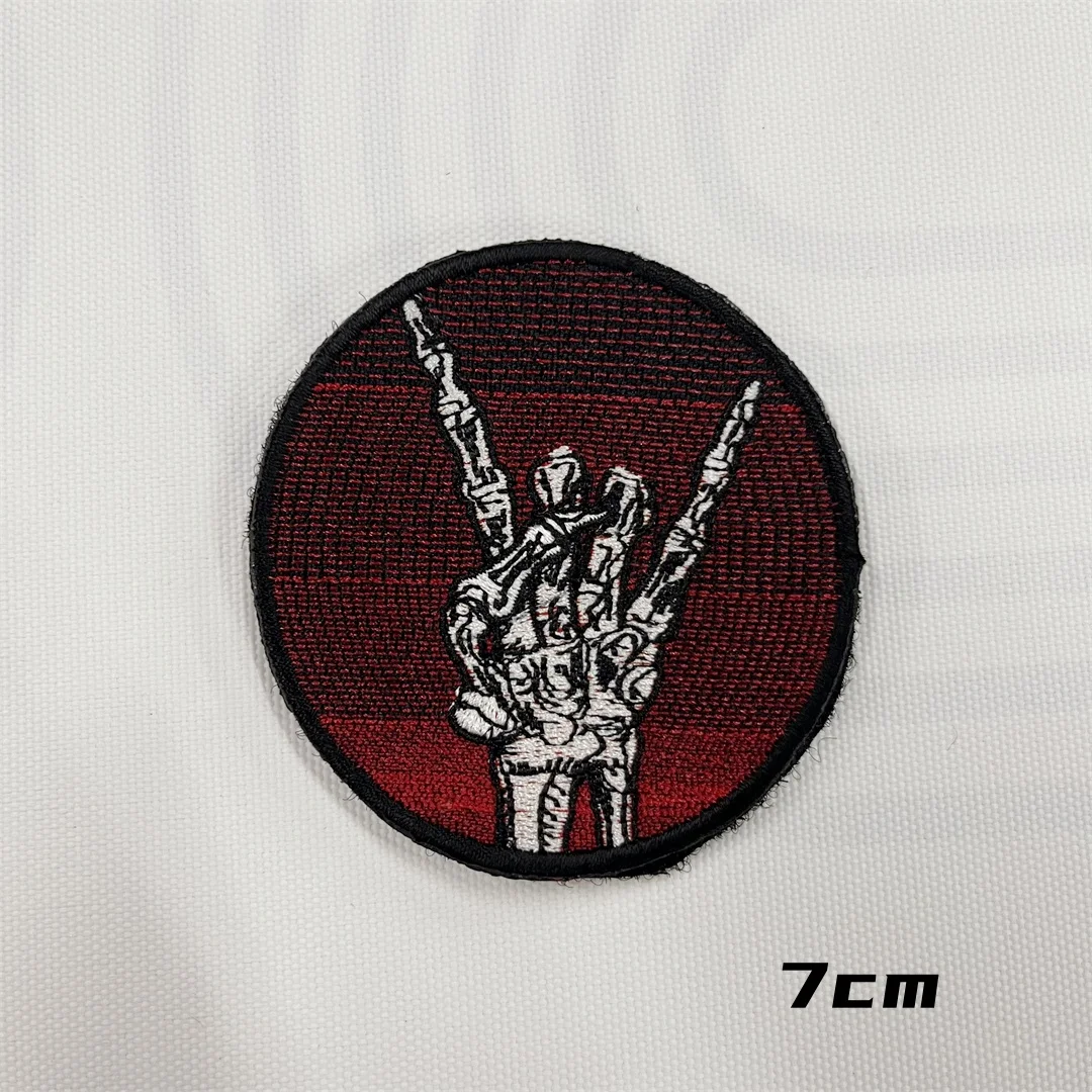 Parches bordados de dedos de esqueleto para ropa, insignia de moral táctica de gesto, pegatina de decoración de mochila - imagen 3