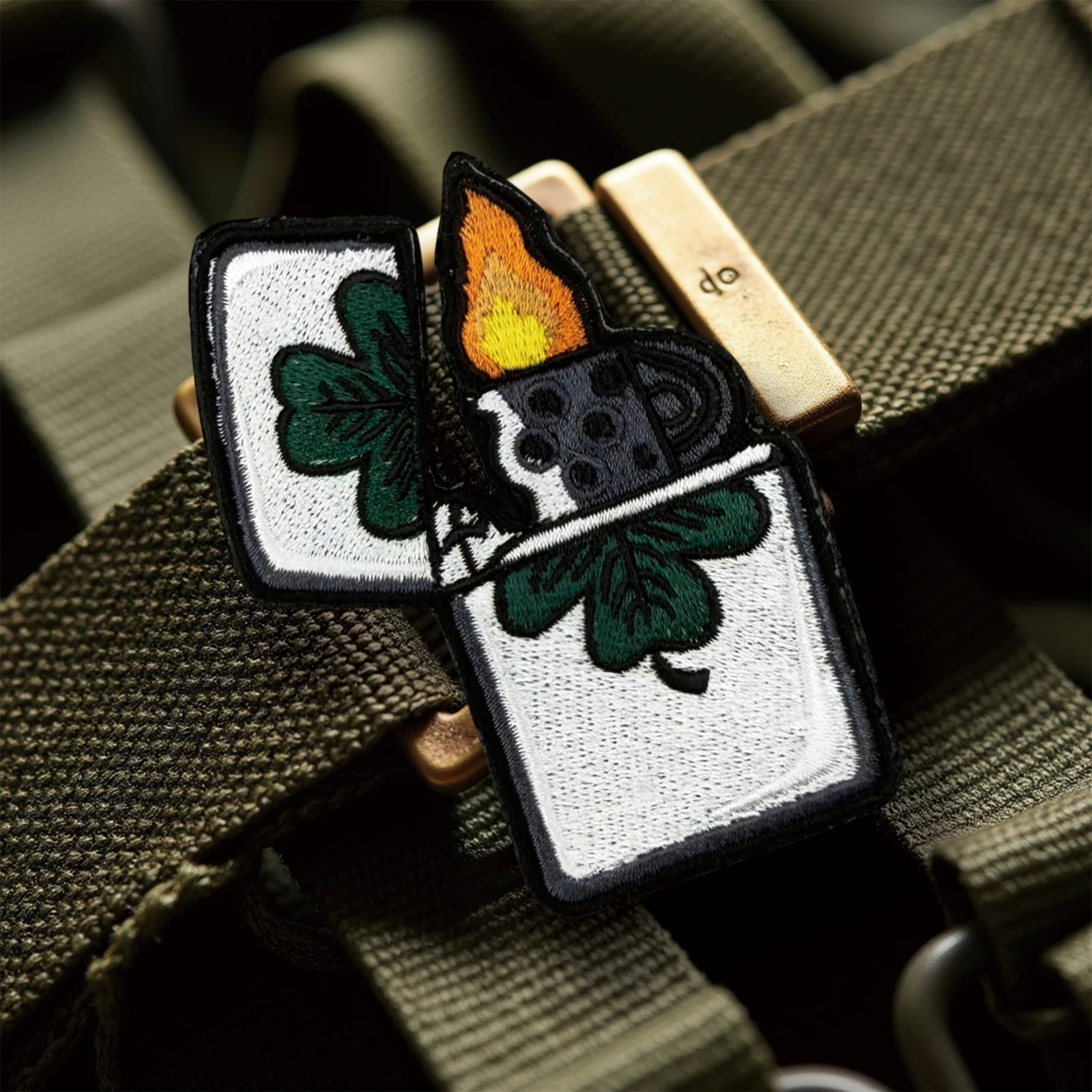 Lucky Clover Encendedor Velcros Parche Divertido Meme Cierre de gancho y bucle Insignia bordada para mochila táctica Molle, chaqueta, gorras - imagen 4