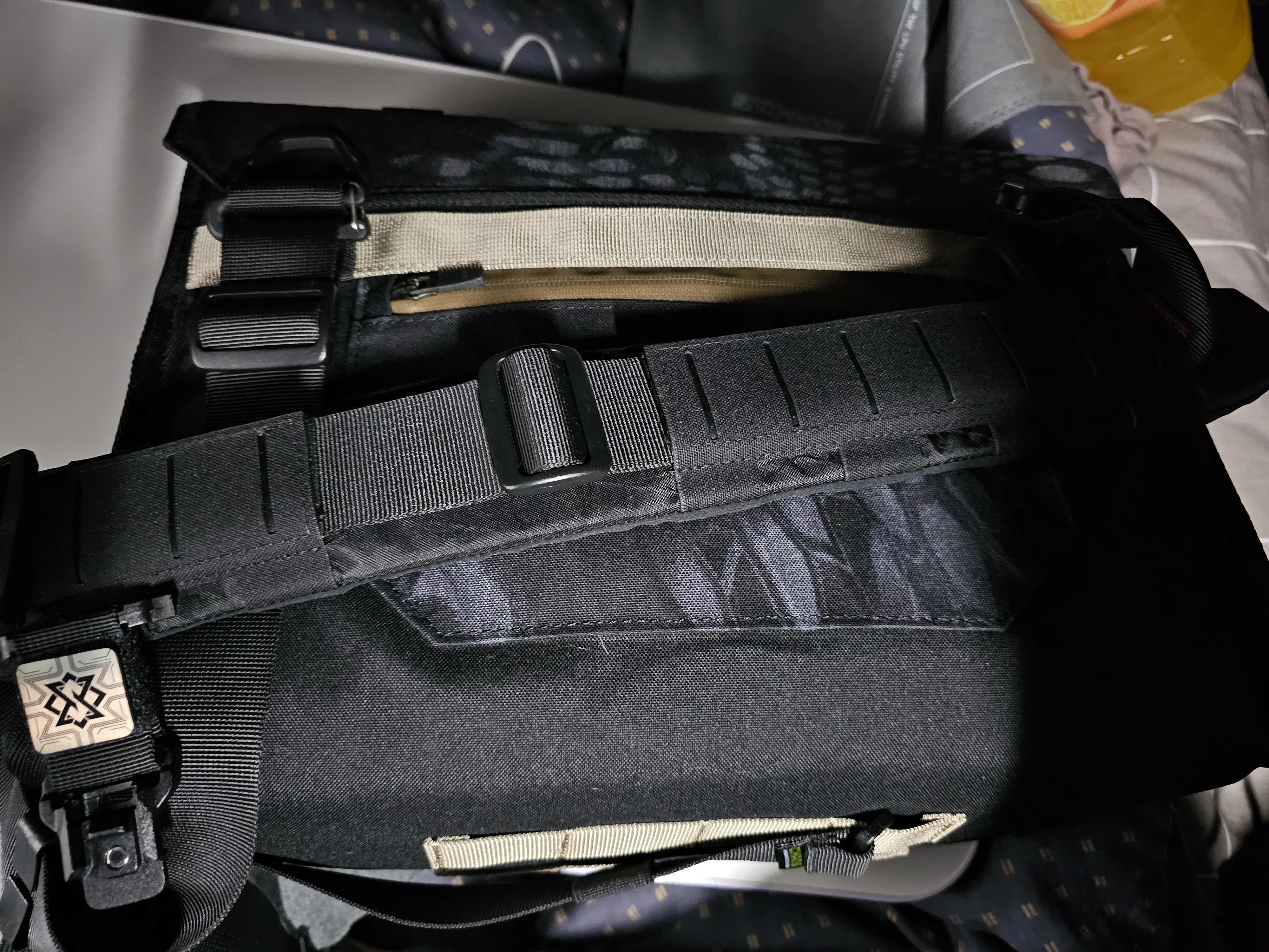 Mini parche de aleación de titanio, insignia de Metal táctica, brazaletes funcionales para exteriores, bolsa de ropa decorativa con gancho de 1'' - imagen 4