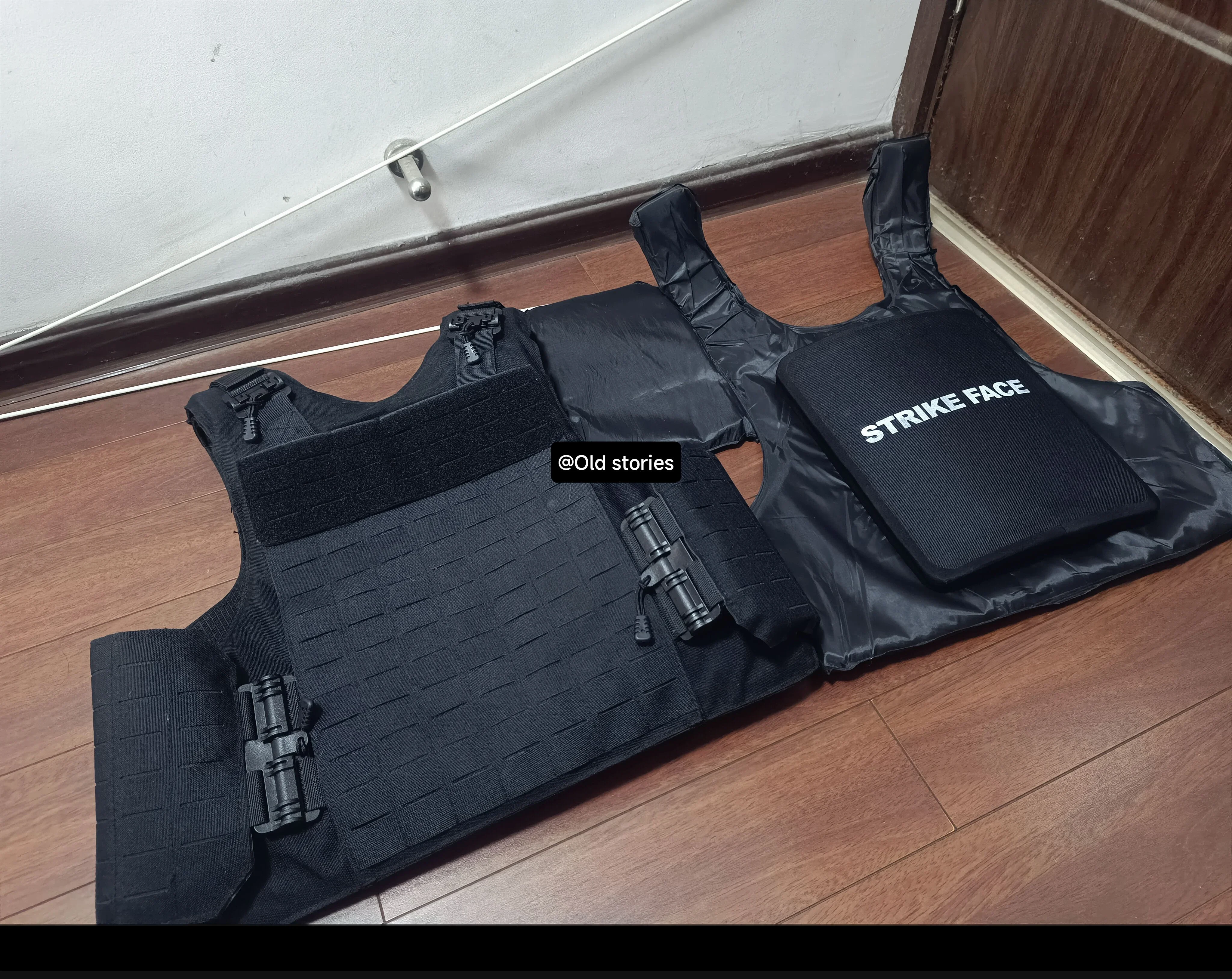 Chaleco táctico de corte láser para traje de adiestramiento al aire libre con protección de puñaladas Molle