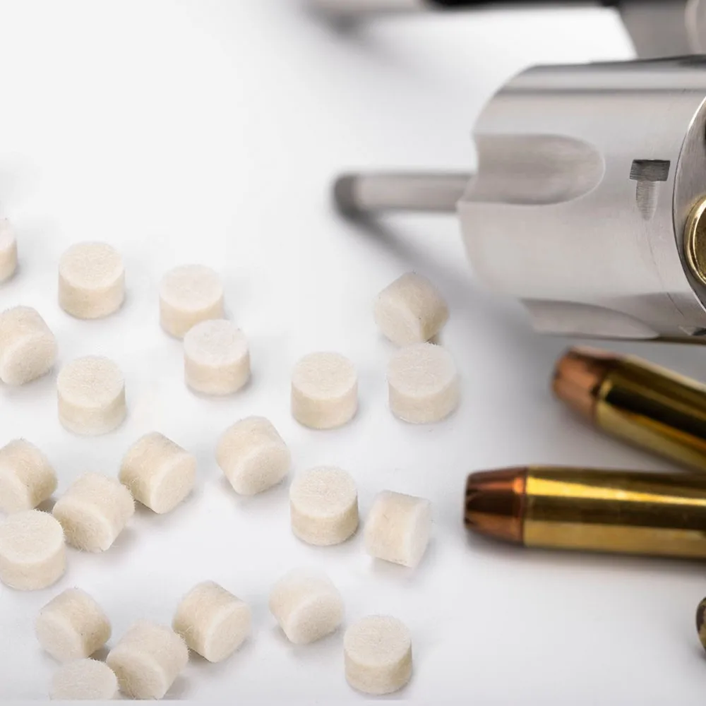 100 Uds almohadillas de limpieza de armas. 17 Cal.22 Cal.30 Cal 9mm limpiador de orificios de pistola cámara de fieltro de lana herramientas de limpieza de armas accesorios de caza - imagen 4