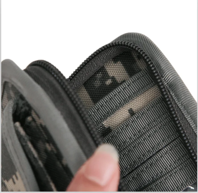 Cartera táctica vista por detrás con sistema de fijación al cinturón