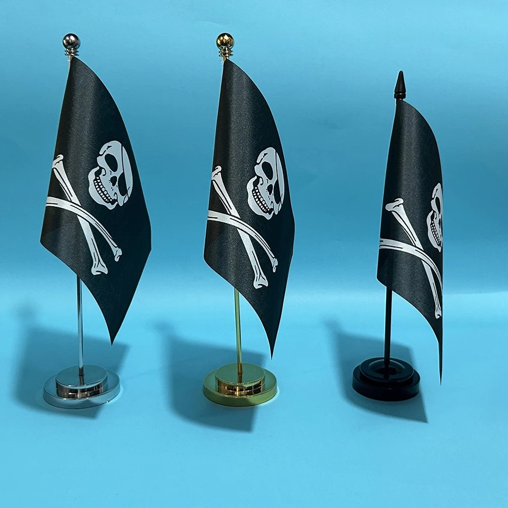 BANDERA DE SKY Escritorio de oficina pequeña bandera de calavera Crossbones bandera pirata 14x21cm poliéster cráneo Jolly Roger bandera adornos de escritorio banderas - imagen 4