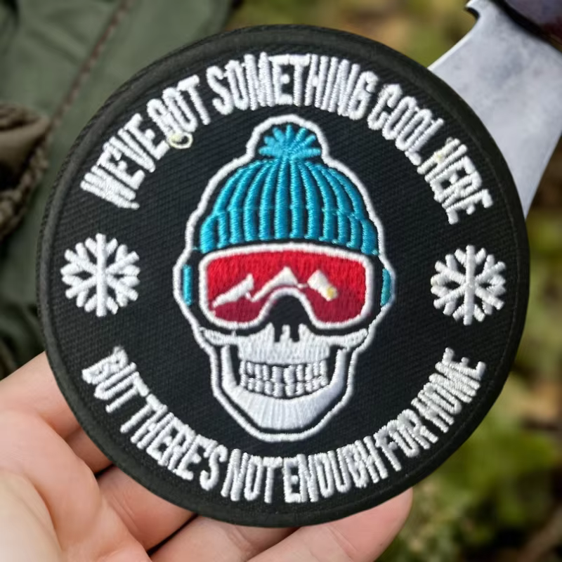 Parche táctico bordado calavera con gorro, gancho y bucle para mochila - imagen 2