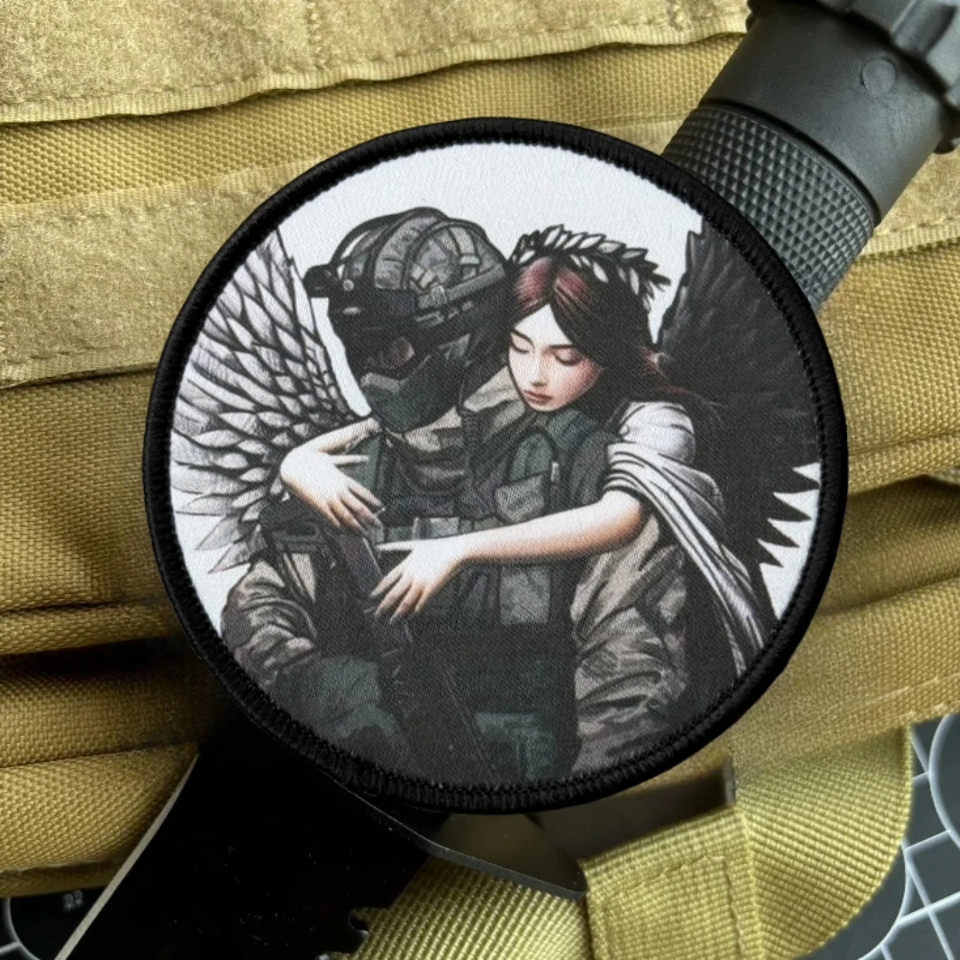 Sob las alas del ángel guardián moral parche táctico ejército militar mochila pegatina impreso HookLoop parches para ropa - imagen 3