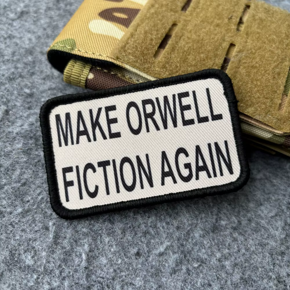 Parche táctico velcro Orwell – Emblema moral para ropa o mochila - imagen 2