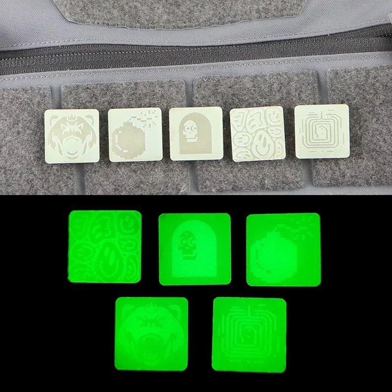 Brazalete cuadrado de Metal, insignia de moral cuadrada luminosa, invisibilidad discreta, pegatina táctica de mochila, gancho y bucle, 1 pulgada - imagen 3