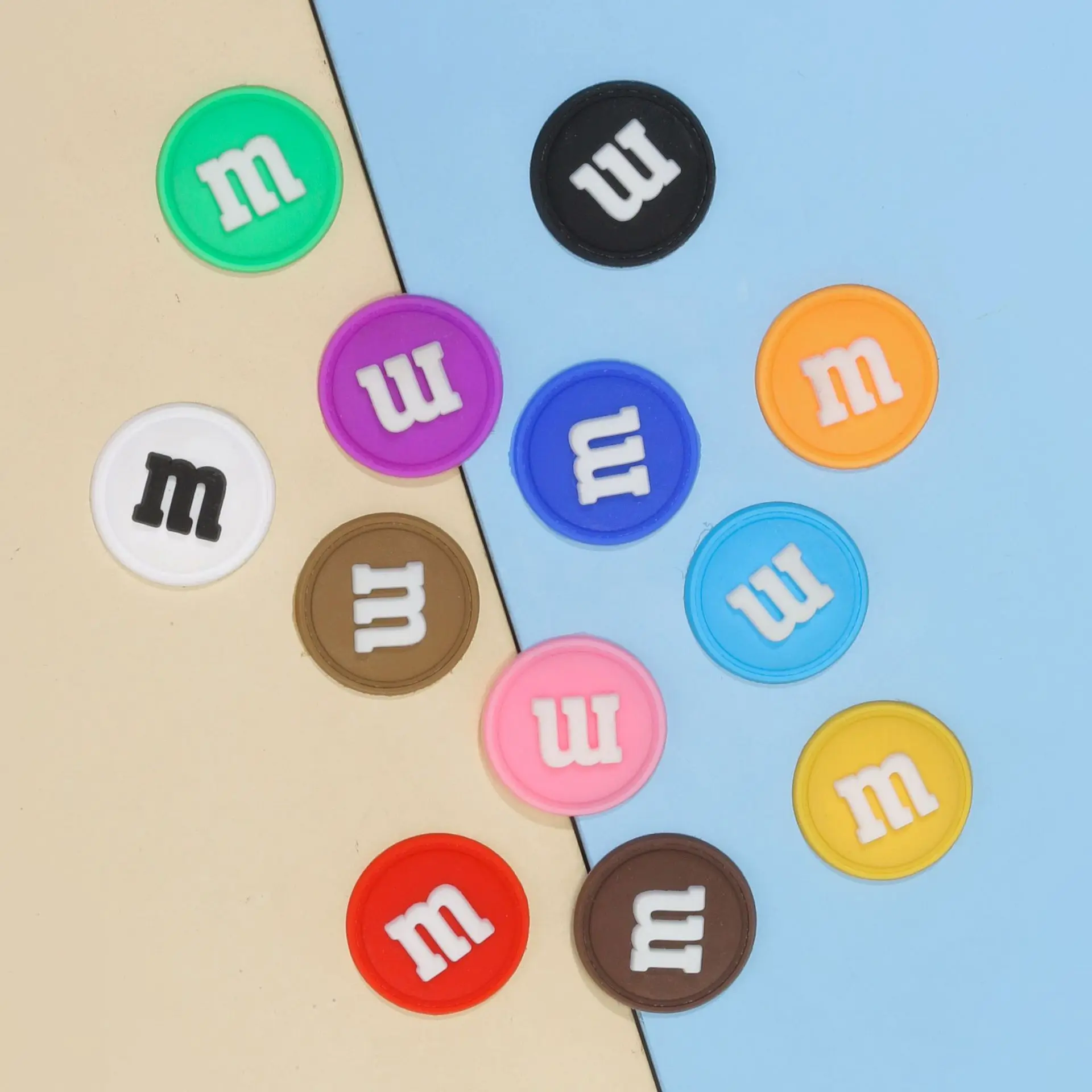 Parches de letras M, goma luminosa de PVC de alta calidad, insignia táctica divertida y creativa, brazalete con gancho, palo 3D en chaqueta, mochila - imagen 3