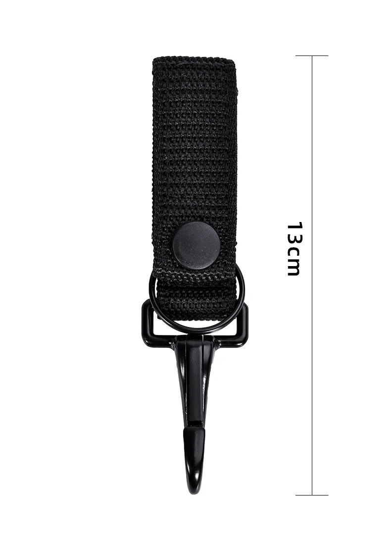 Una correa negra con una hebilla y un botón