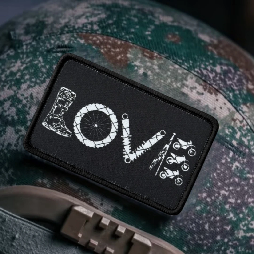 Parche de insignia de moral de motocicleta "LOVE", emblema militar, brazalete táctico, gancho y bucle impresos para ropa, pegatinas para mochila