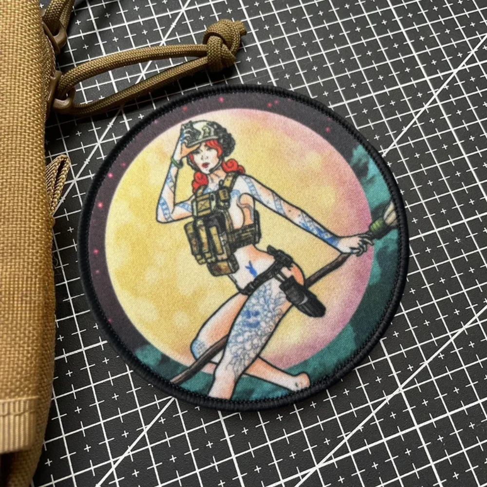 Parche "Baba Yaga", parches de gancho y bucle con estampado de bruja táctica, brazalete de engranaje militar, insignia de moral militar, mochila, pegatinas para ropa - imagen 5