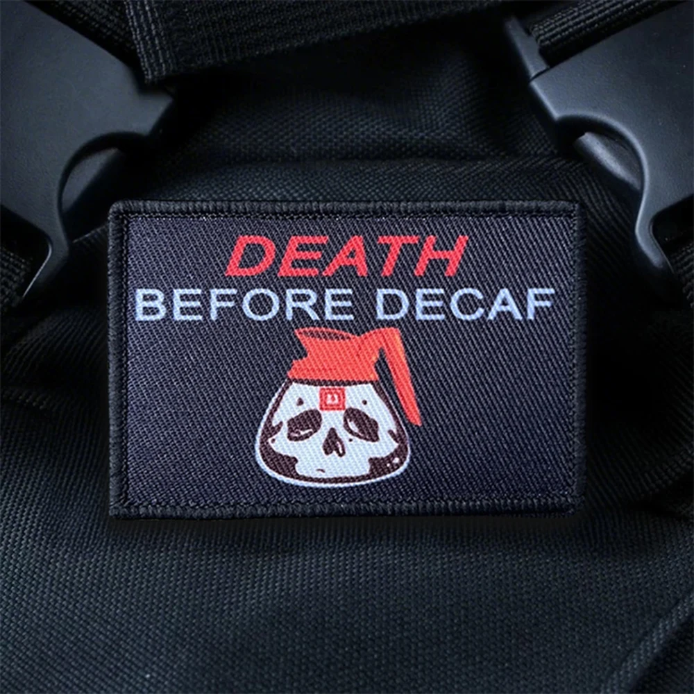 Parche táctico de calavera Death Before Decaf, parches divertidos de gancho y bucle, insignia de moral, brazalete del ejército militar, pegatinas para mochila - imagen 4