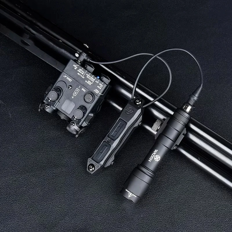 Tacitcal DBAL A2 M300 M600 linterna láser de punto rojo y verde, solo interruptor de presión láser, luz de arma Airsoft de caza para riel de 20mm - imagen 3