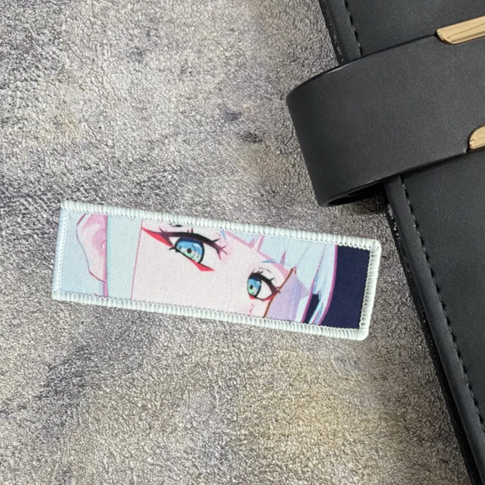 Parches de insignia de moral táctica de Anime Lucy Eyes Gaze, pegatinas de mochila militar con gancho y bucle de impresión de personajes del juego de chica Punk - imagen 4