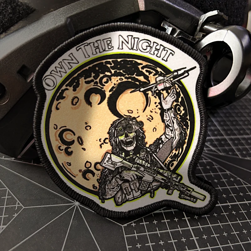 Parche táctico "Own The Night", insignia de moral de Rifleman de la muerte, parches de impresión de gancho y bucle, pegatina para mochila militar - imagen 3