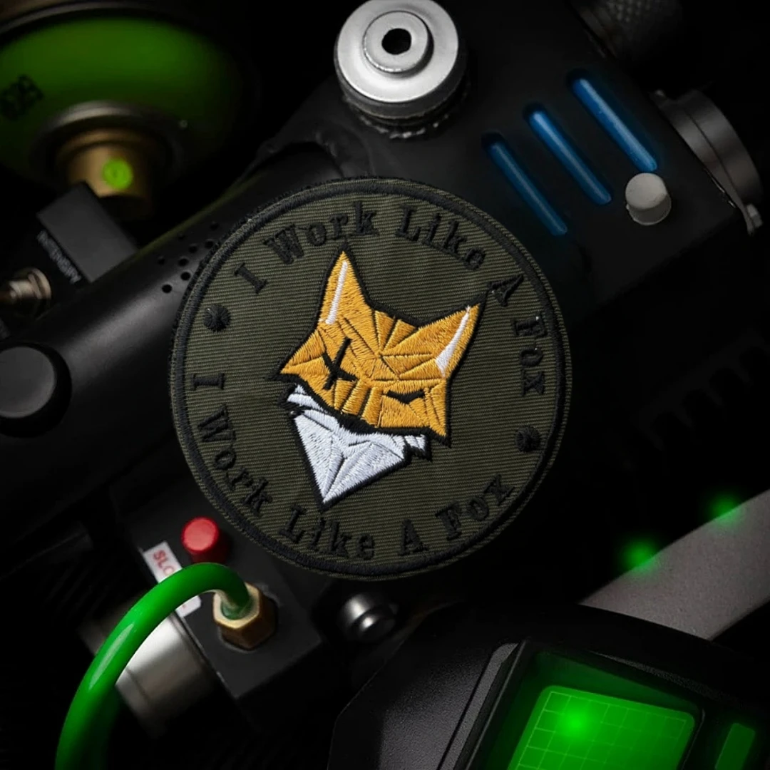 Trabajo como un zorro", divertidas parches tácticos de moral para ropa, parche bordado con gancho y bucle, pegatina para mochila militar