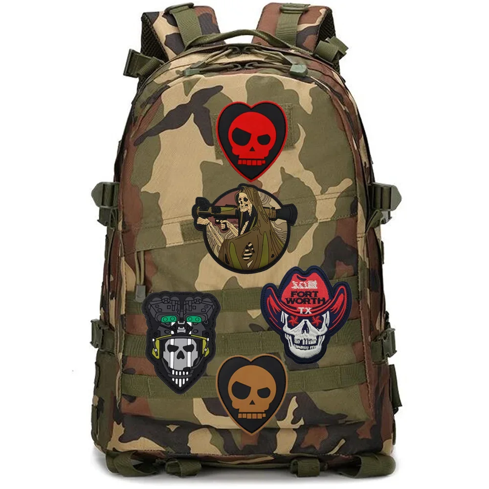 Accesorios para bolsa al aire libre, dispositivo de visión nocturna LOYAL TO THE MISSION, insignia de calavera de amor, brazalete luminoso de PVC, parche para mochila táctica - imagen 3