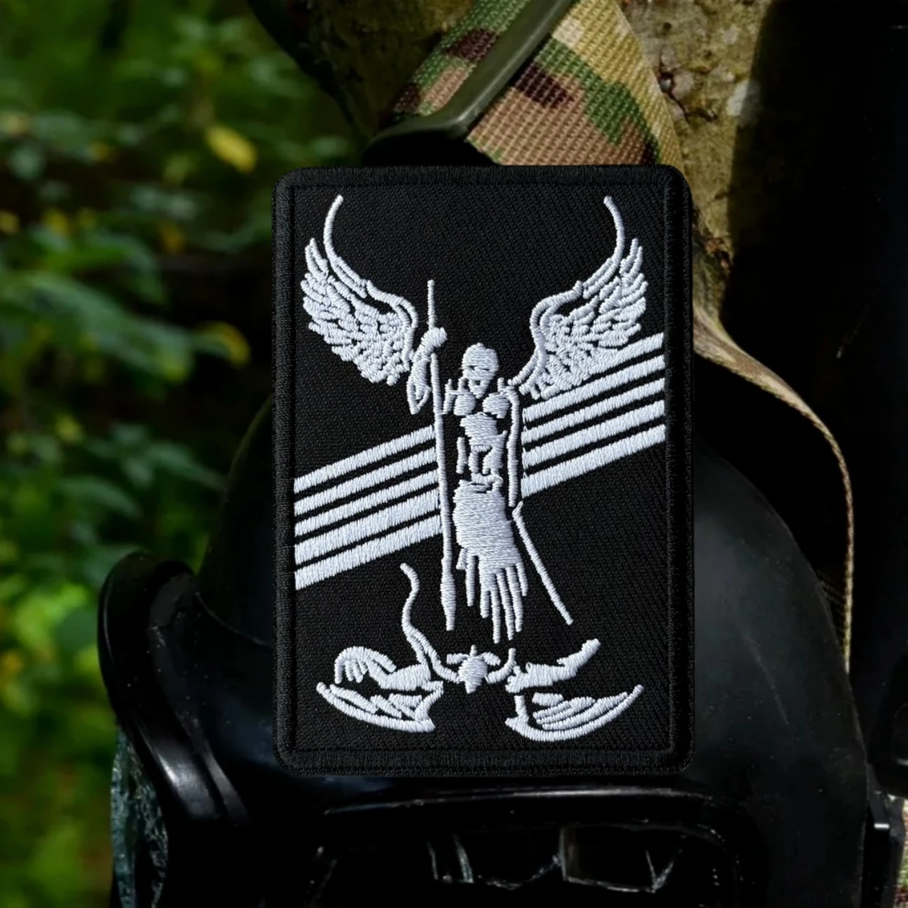 Parche táctico bordado con velcro militar Good Always Wins Archangel - imagen 2