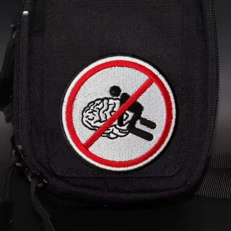 Parche bordado táctico con cierre Velcro actividad cerebral prohibida - imagen 2