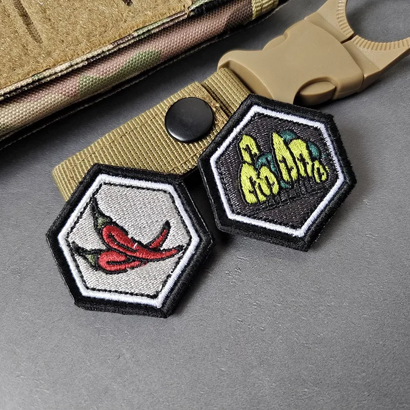 Pegatina de insignia hexagonal de fuego forestal de abeja, decoración de mochila de Camping al aire libre, parches bordados de gancho y bucle para ropa - imagen 2