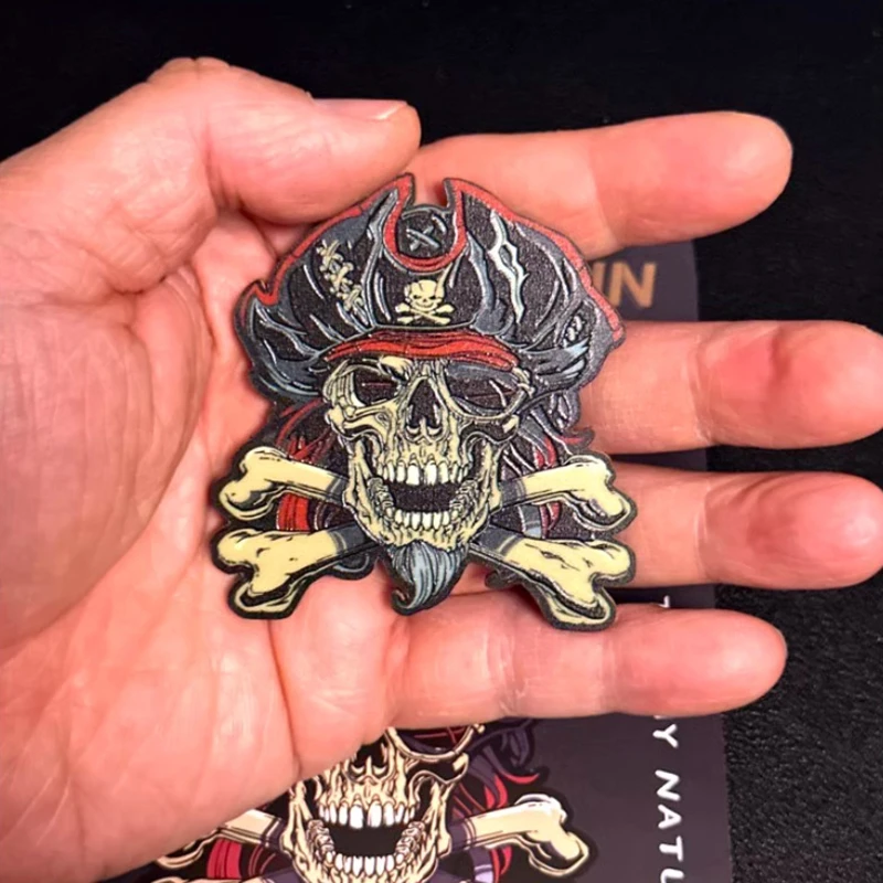 Parches luminosos UV de calavera de capitán de la muerte, brazalete táctico para ropa, mochila, chaleco, decoración - imagen 5