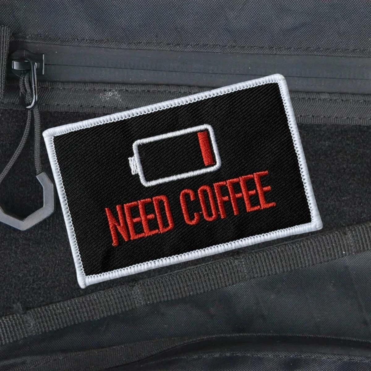 NEED COFFEE-Parche de insignia de moral, emblema táctico, parches de gancho y bucle bordados para ropa, pegatina para mochila del ejército militar