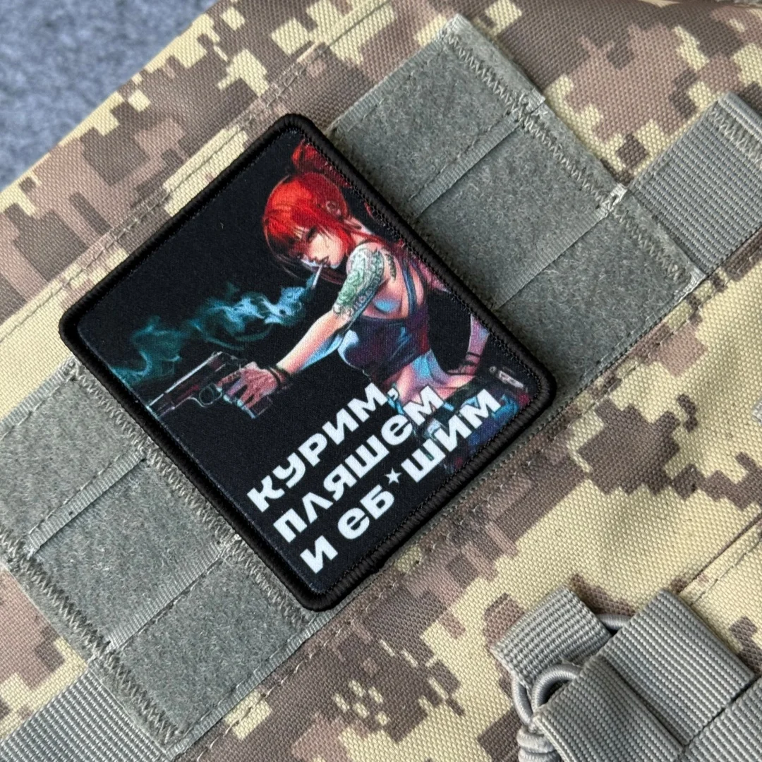 Parche de pistola para niña "botella de fumar", insignia de moral impresa, brazalete táctico, gancho militar y bucle, pegatinas para mochila al aire libre