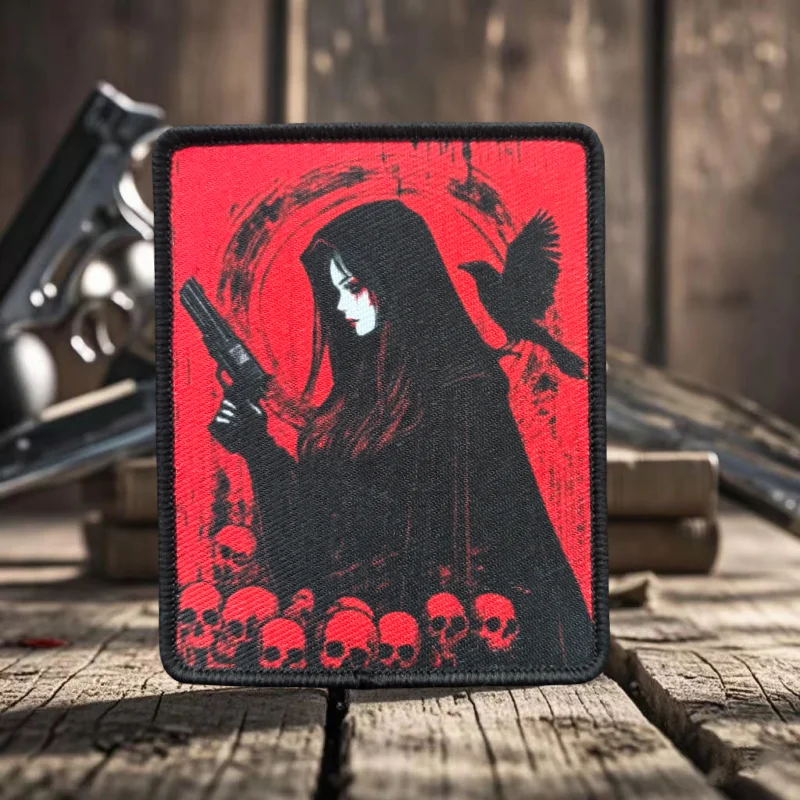 Parche de insignia de moral táctica de chica bruja de Anime, parches de gancho y bucle con estampado de calavera de cuervo, brazalete militar, ropa, pegatinas para mochila