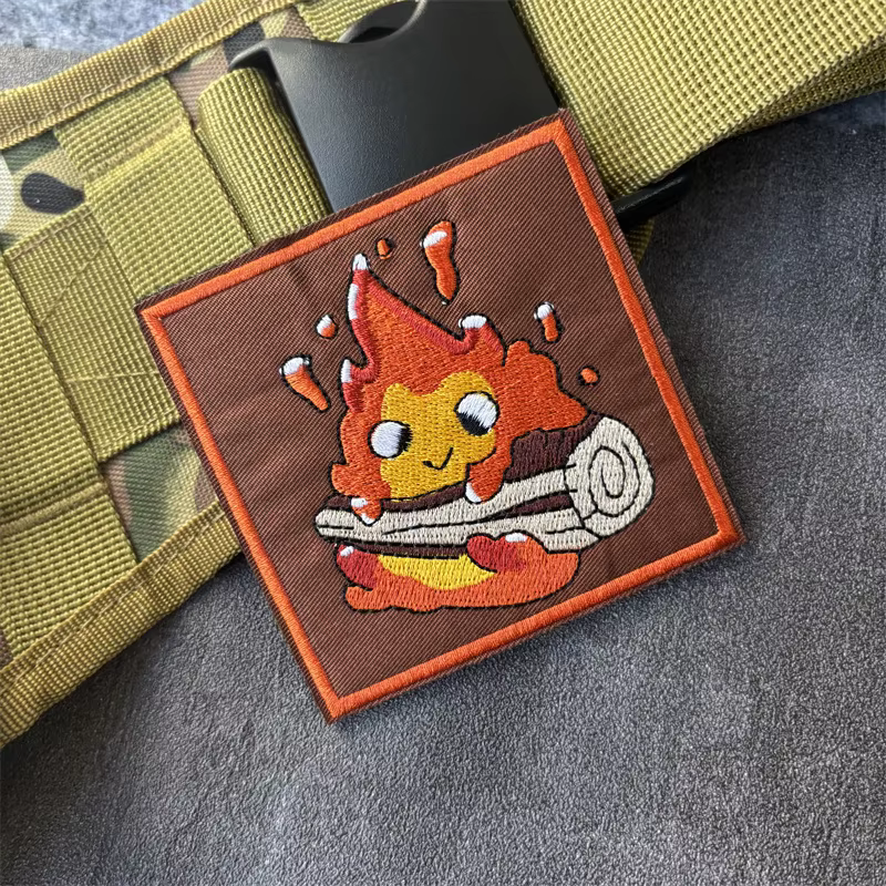 Parche táctico bordado con llama y velcro para mochila - imagen 2