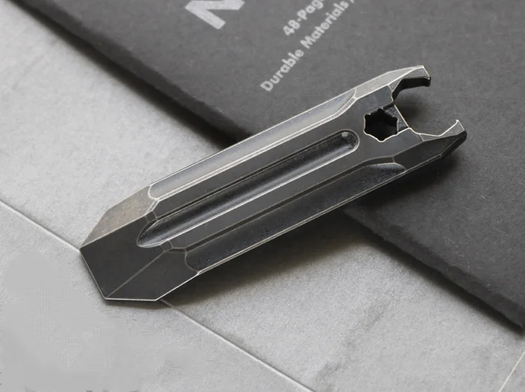 Herramienta de extracción de barra de palanca de cabeza plana portátil para exteriores, hebilla colgante de varilla fría táctica multifuncional de Metal de titanio - imagen 3