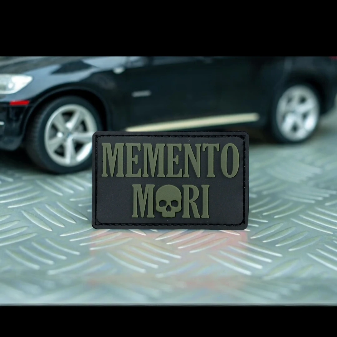 Parche "Memento Mori", insignia de moral táctica que brilla en la oscuridad, pegatina para mochila, parches de PVC con calavera para ropa, brazalete militar - imagen 4