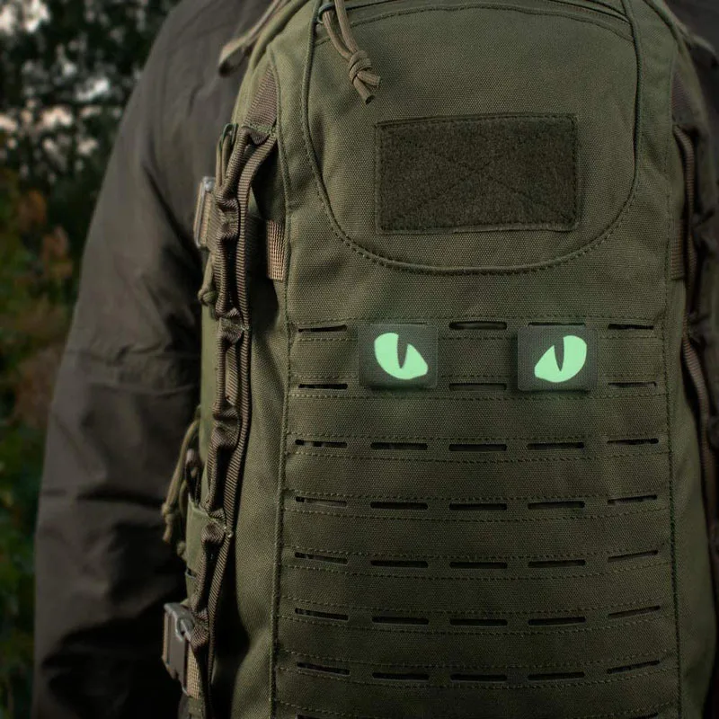 Parches de ojos de gato con sujetadores con efecto de brillo nocturno, creativo, personalizado, ojo de gato, luminoso, ventilador militar, mochila, colgante MOLLE