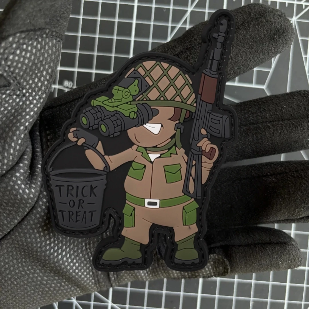 Parche de gancho y bucle de PVC TRICK OR TREAT, cubo táctico, emblema de guerrero, insignia de moral militar, brazalete, ropa, pegatinas para mochila