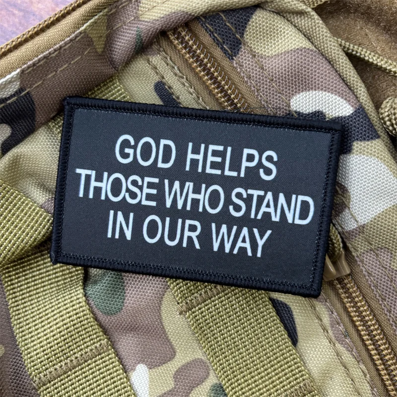 Parche impreso "GOD HELPS THOSE WHO STAND IN OUR WAY" para ropa, insignia de moral, parches tácticos con gancho, pegatinas para mochila - imagen 2