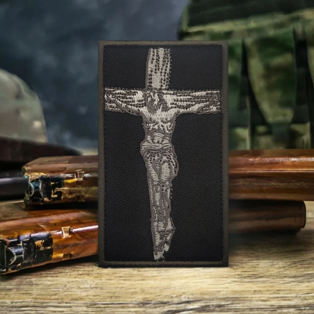 Parches de gancho y bucle bordados de Jesús católico en la cruz para ropa, emblema militar táctico, pegatina para mochila - imagen 2