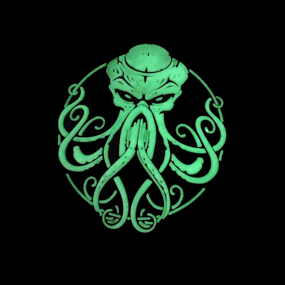 Cthulhu Awakens Lovecraft Cthulhu insignia de moral de juego, parches de monstruo de pescado que brillan, emblema de PVC, accesorio táctico, pegatina de mochila - imagen 5