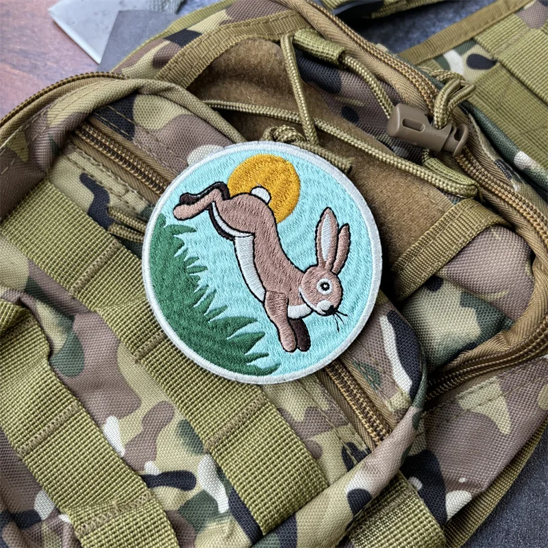 Parche bordado de "conejo" de dibujos animados, insignia de moral táctica, parches de gancho, ropa, mochila, pegatinas, brazalete