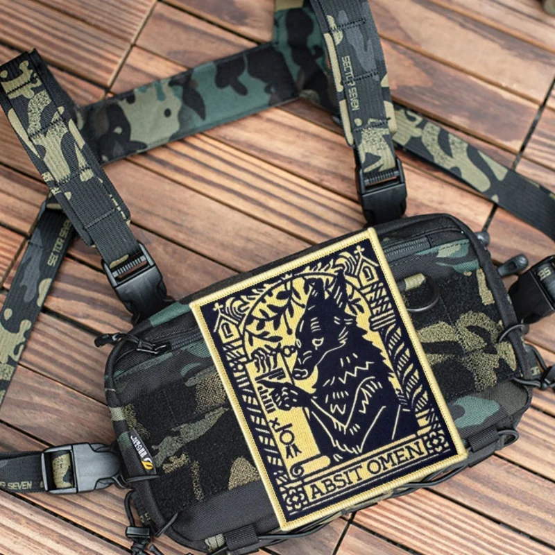 Parche con estampado Floral Vintage de lobo para ropa, insignia de moral táctica, parches militares con gancho, pegatina para mochila, brazalete