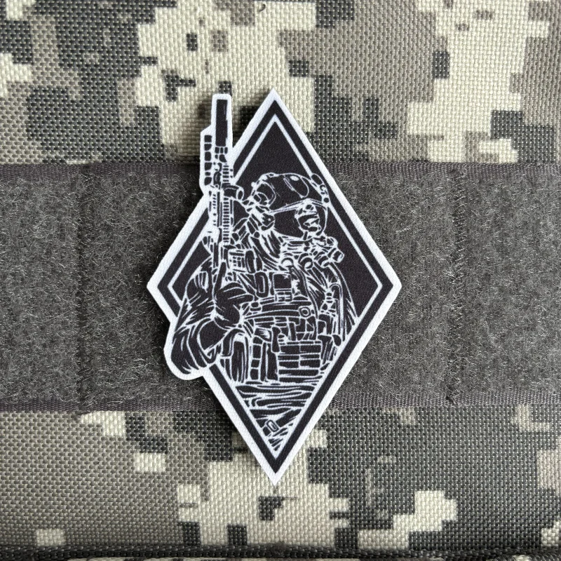 Parche táctico de soldado de pistola, protege lo que es tuyo, insignia de moral de Rifleman, parches de impresión, gancho y bucle, pegatina para mochila militar - imagen 5