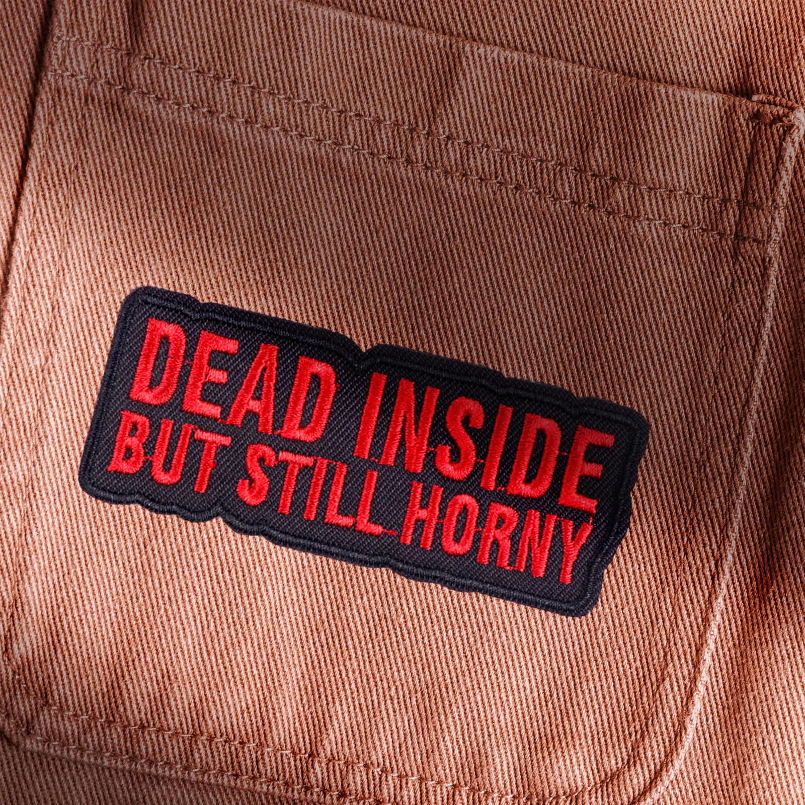 Parche de meme divertido Dead Inside But Still Horny, insignia de aplique bordado para planchar/costurar para ropa, sombreros, chaquetas, mochilas, bolsos - imagen 3
