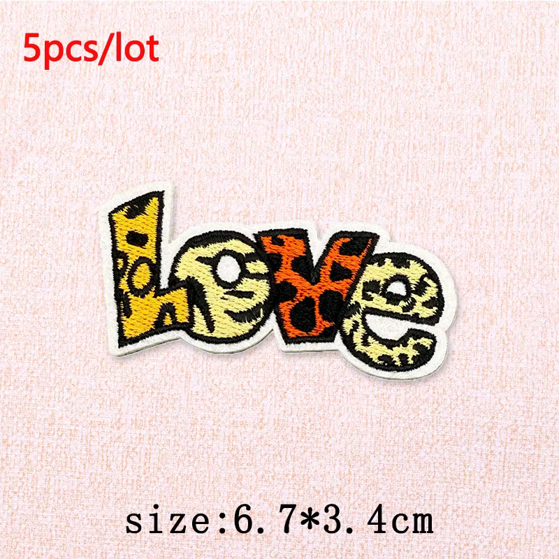 Parche termoadhesivo leopardo con corazón para chaquetas y bolsos - imagen 4