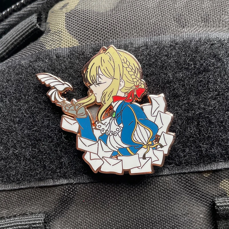 Parches metálicos esmaltados de Anime Violet Evergarden, insignias bordadas DIY para chica hermosa para ropa, mochila, sombrero, decoración con gancho - imagen 4