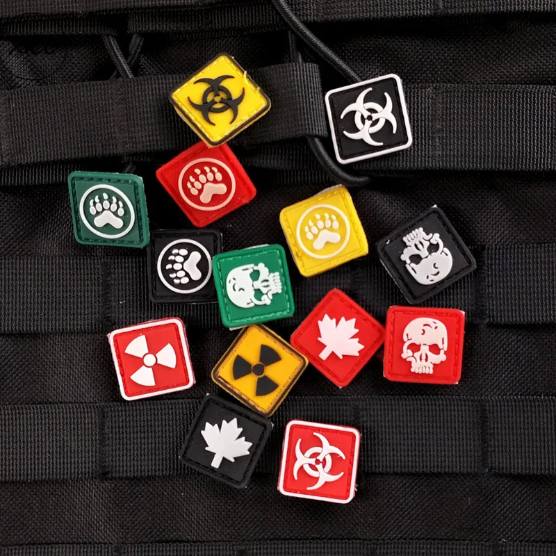 Mini brazaletes de capítulo, parches de sombrero de PVC con gancho, insignias de mochila del ejército militar de calavera de bioquímica de silicona suave para bolsas de ropa - imagen 2